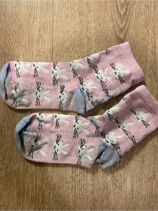 Well Worn Accessories - Women’s Pink Bunny Pattern Crew Socks Well Worn